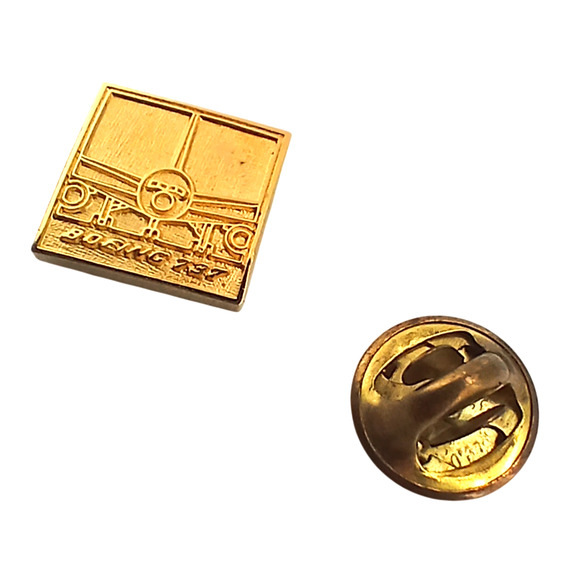 Boeing 757 Collectible Lapel Pin Gold Tone Sparkling Airplane Trading Pin - Picture 4 of 8